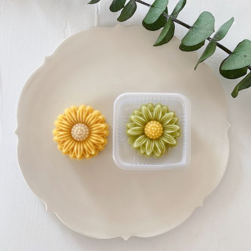 Daisy Shape Cookie Stamp Flower Mooncake Mold