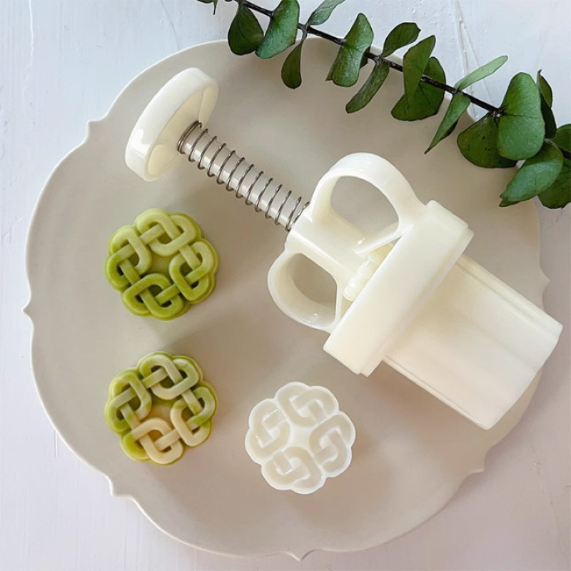 Lucky Knot Mooncake Mold