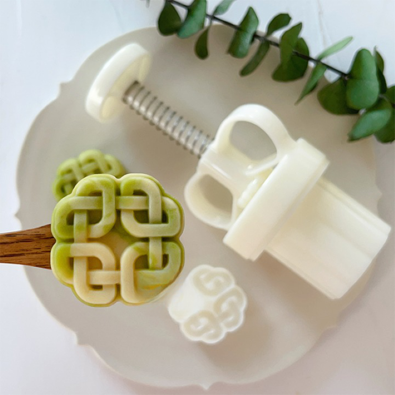 Lucky Knot Mooncake Mold